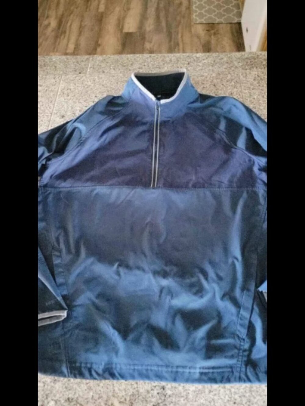 Men's size large under armour pullover